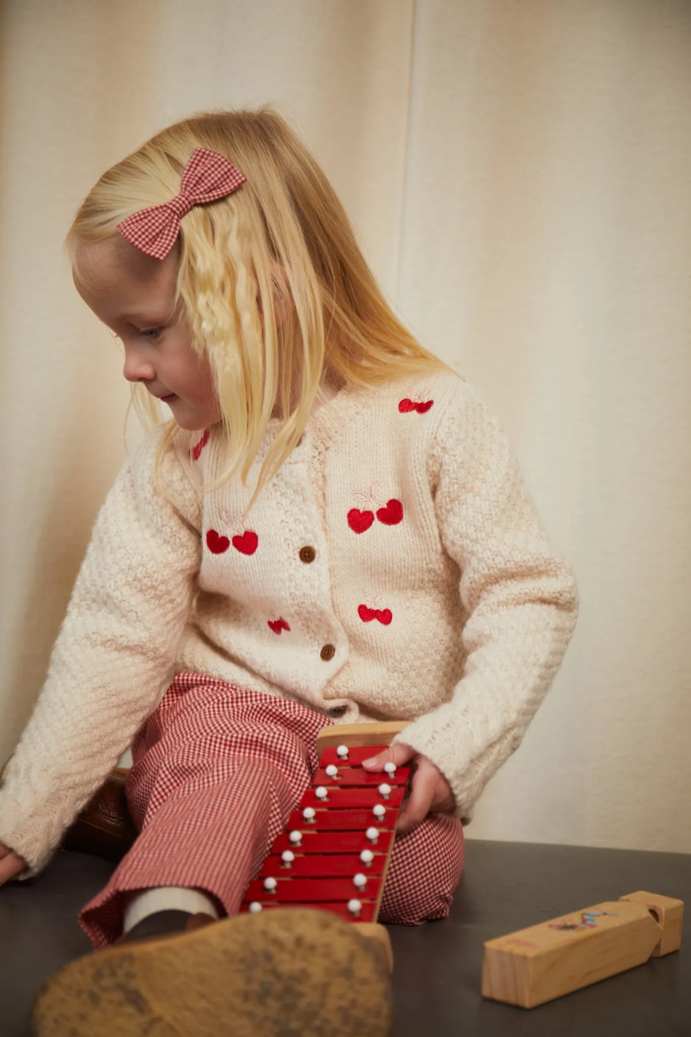 LAMBWOOL CARDIGAN W. BOW EMB - CREAM