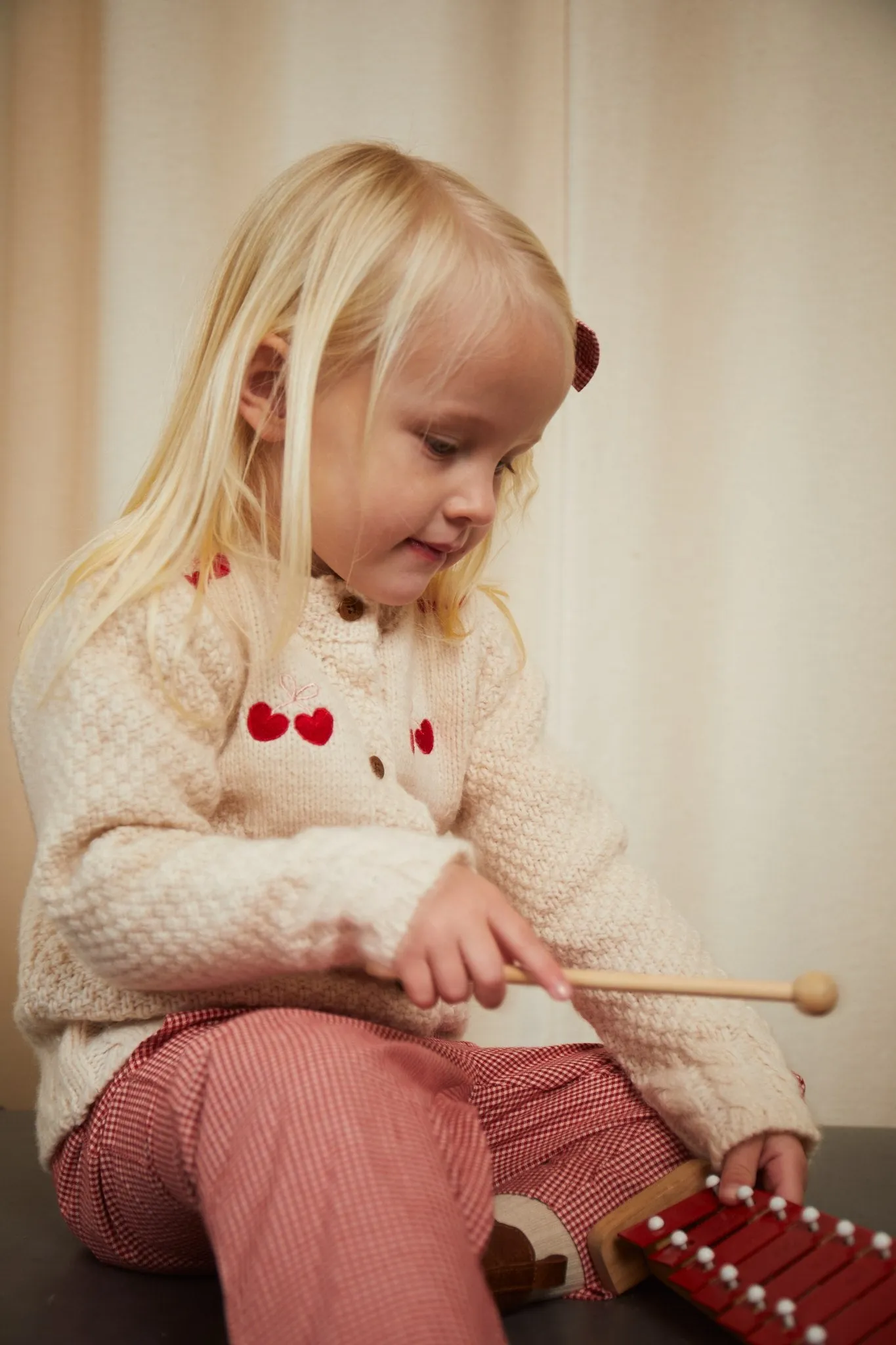 LAMBWOOL CARDIGAN W. BOW EMB - CREAM