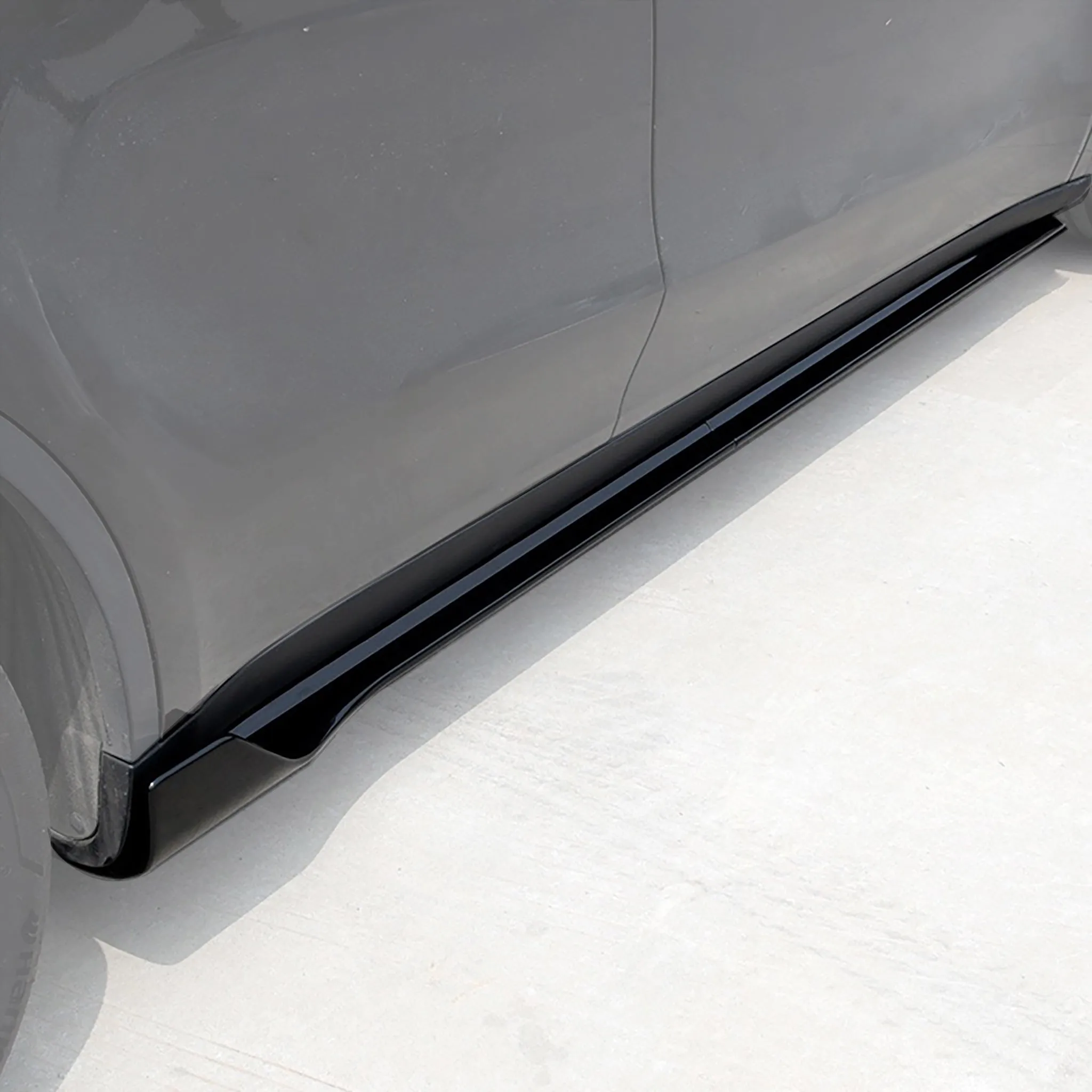 Sporty ABS Plastic Side Skirts for Tesla Model Y (2020 )